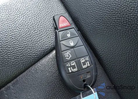 2016 Chrysler Town & Country Touring из США, поврежденный, VIN 2C4RC1BG9GR187107